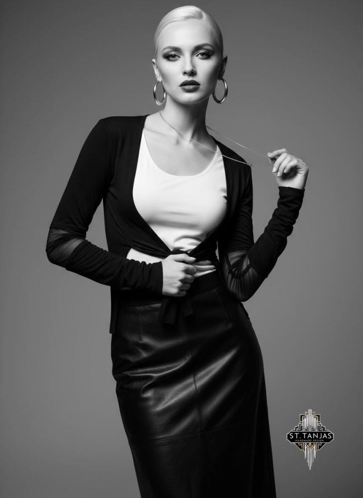 Aurora Neo Noir Shrug